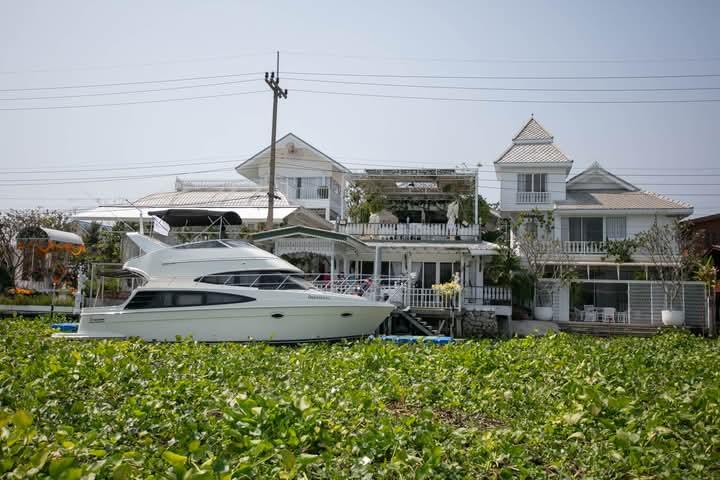 ขายเรือยอร์ช Carver 360 Sport Sedan