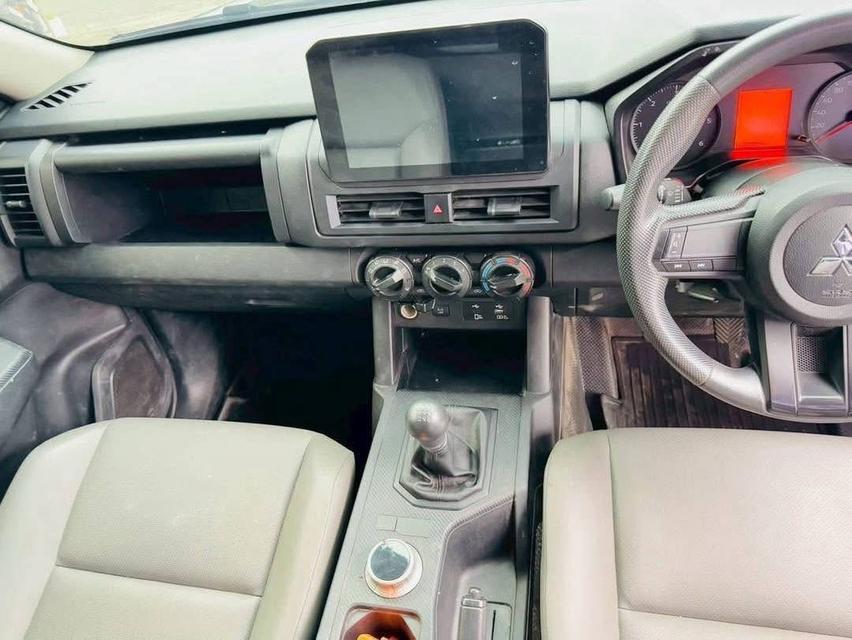 MITSU TRITON PRO 4WD ยกดั้ม 2.4cc. เกียร์ธรรมดา ปี2025