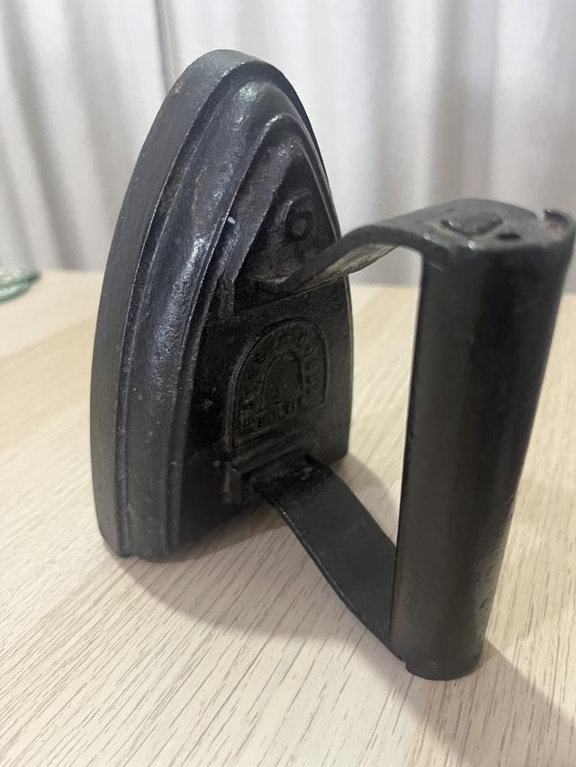 BATES & GOODE BROS เตารีดถ่านบริษัทจาก  🇬🇧 (อังกฤษ)  ปลายศตวรรษที่ 19 – ต้นศตวรรษที่ 20 (ประมาณ ค.ศ. 1880–1920) รูปที่ 3