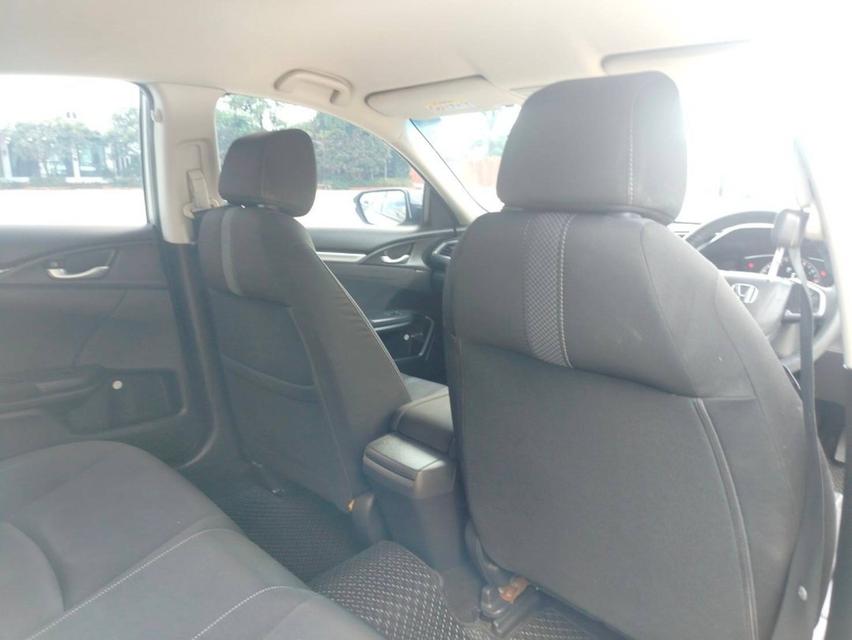 Honda Civic FC 1.8 E CVT (MNC) 2019 สีเทา ออโต้  • มือเดียว โฉม Minorchange 11