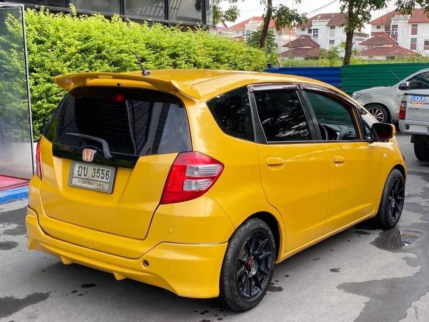 Honda Jazz สีเหลือง ปี 2010 3