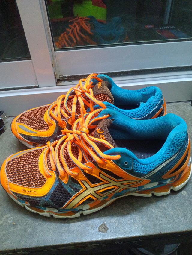 รองเท้ามือสอง  asics 2