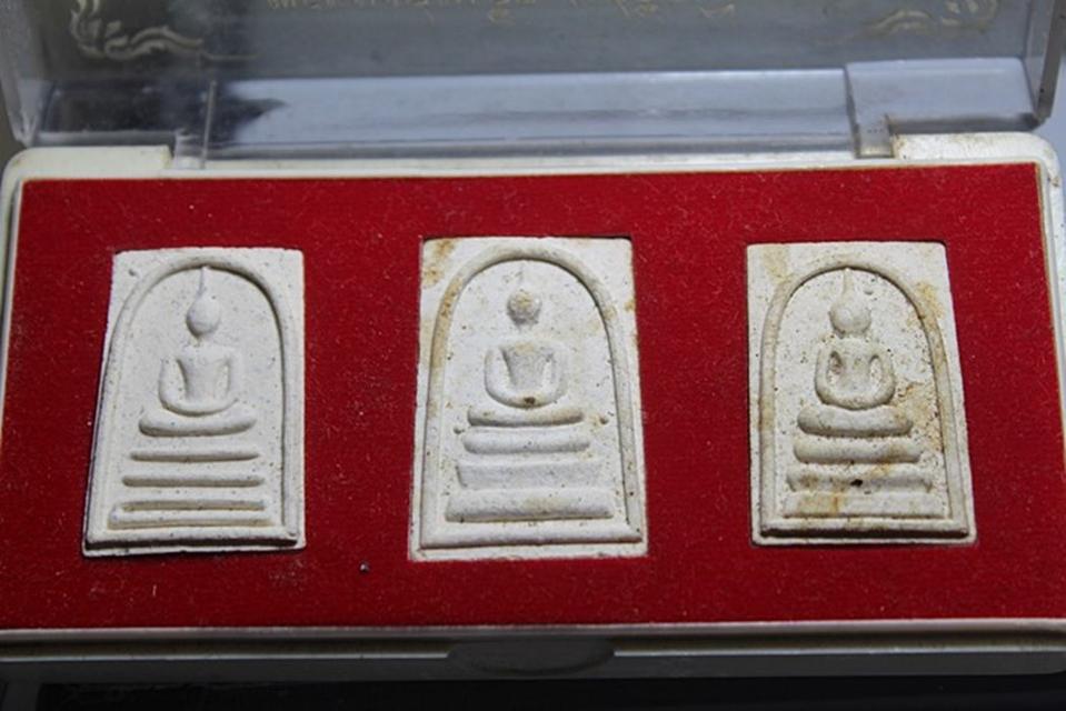 Q106พระสมเด็จเสด็จเตี่ย รุ่นเฉลิมพระเกียรติ พิธีพุทธภิเษก วัดเขตอุดมศักดิ์วนาราม 19 ธ.ค.2541 หายาก สวยพร้อมกล่องครับ