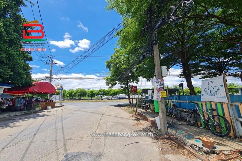 ที่ดินเปล่า หมู่บ้าน สุขทวี 19 เนื้อที่ 203 ตรว. ซอยบรมราชชนนี 76 แขวงศาลาธรรมสพน์ เขตตลิ่งชัน กรุงเทพมหานคร