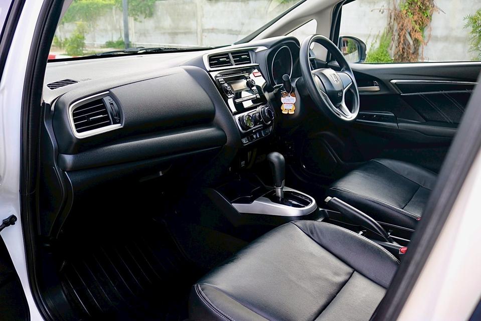 Honda Jazz 1.5S AT สีขาว ปี 2016 9