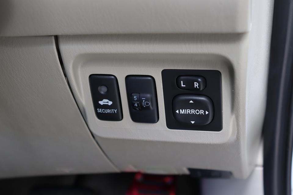 TOYOTA INNOVA 2.0 V 2013 19