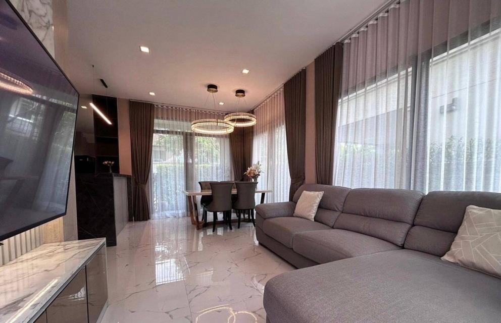 ให้เช่าบ้านเดี่ยวหรู บางกอก บูเลอวาร์ด ศรีนครินทร์ - บางนา