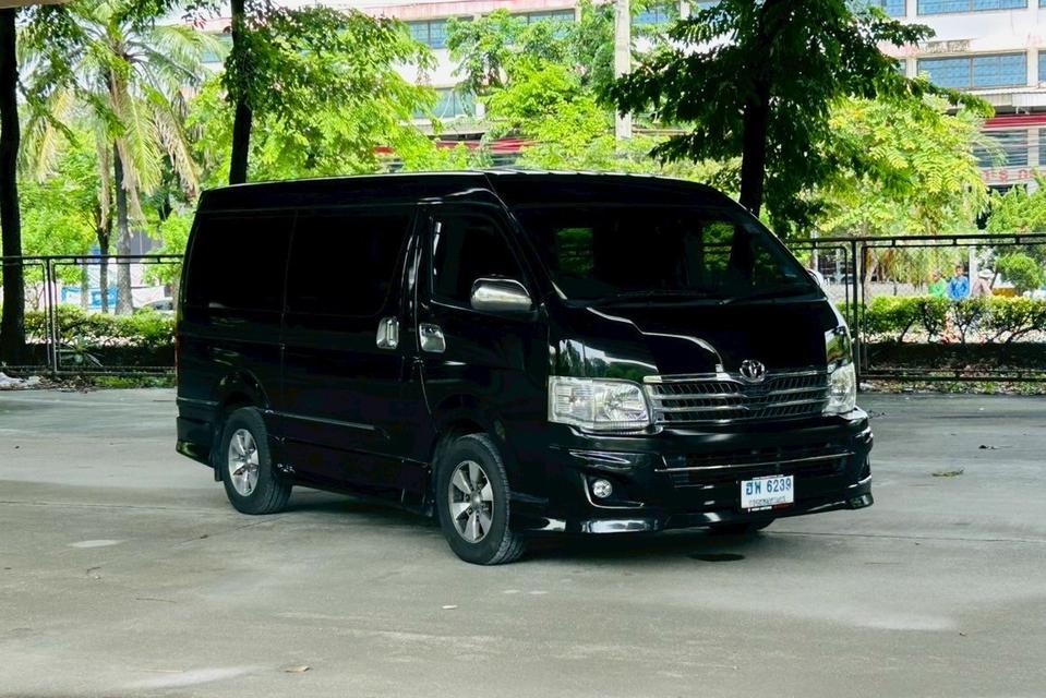 Toyota Ventury 2.7 V AT 2012