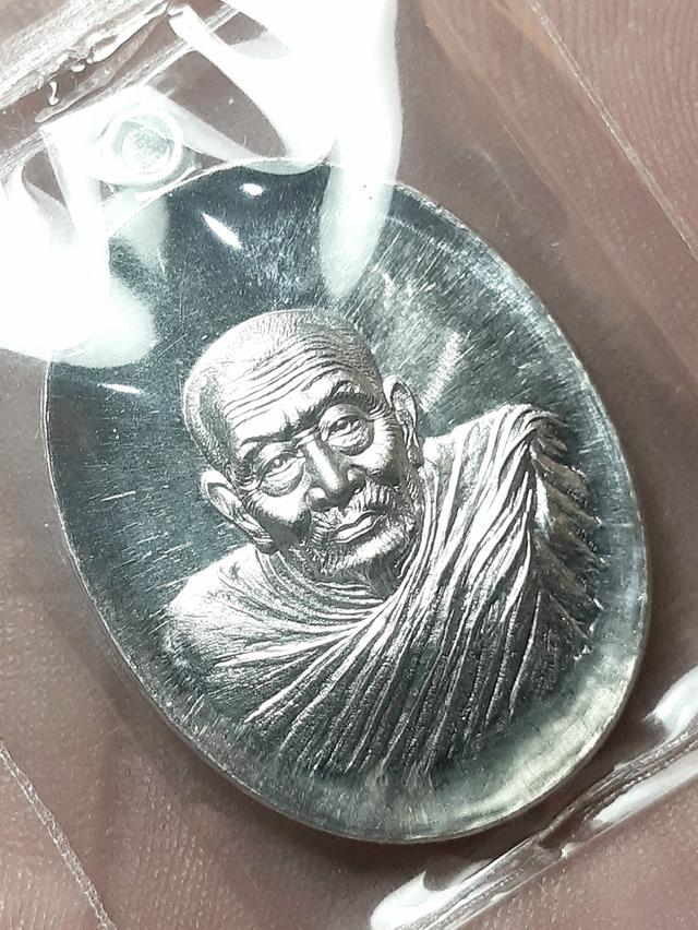 🙏 #เหรียญหลวงปู่ทวดห่มคลุมรุ่นแรกเนื้อเงิน รุ่นแรก พ่อท่านแสง วัดศิลาลอย สงขลา ปี ๒๕๕๖ ปลุกเสกเ รูปที่ 4
