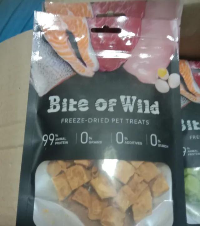 Bite of Wild ฟรีซดรายแซลมอน, อกไก่, และปลาไข่  1