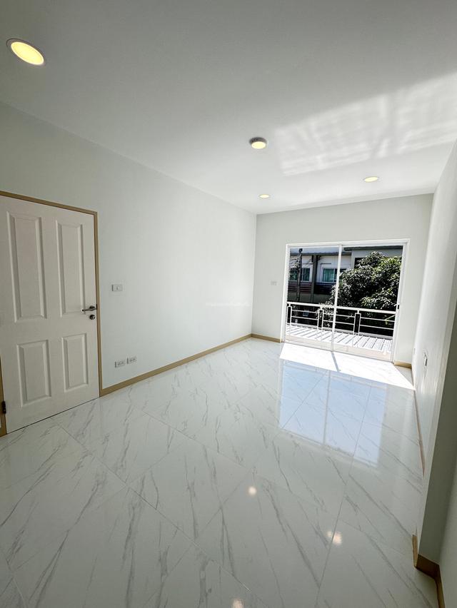 หมู่บ้านฮาบิเทีย เลียบคลองสอง 15