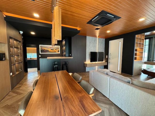 MHR98 บ้านสวยพร้อมอยู่ ฟังก์ชันครบ 4 นอน 4 น้ำ มีสนามหญ้าใหญ่หลังบ้าน ฟรีอินเทอร์เน็ตและบริการดูแลสวน ทำเลดีที่สุดในย่านบางนา 5