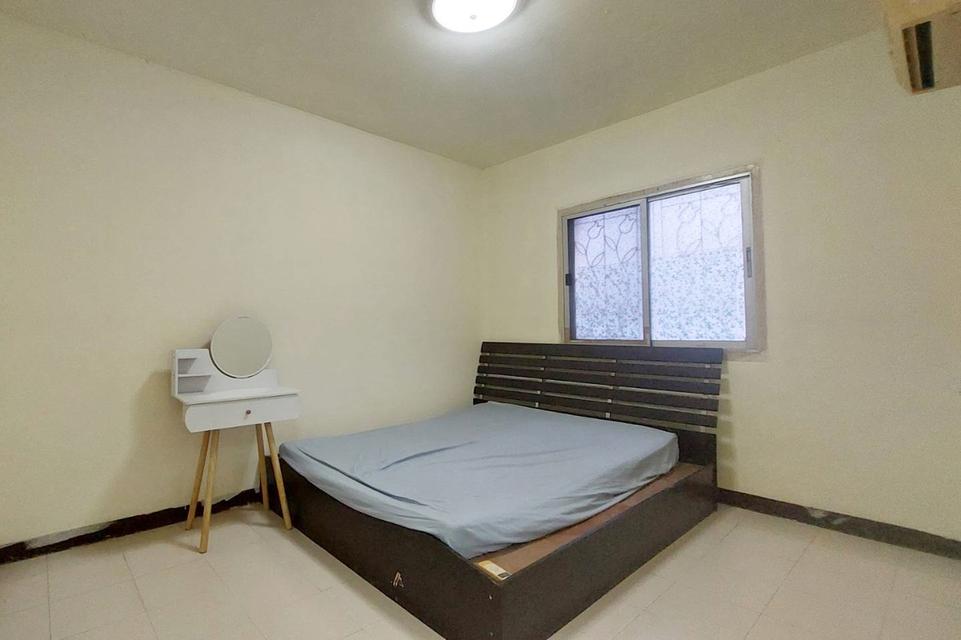 ขายห้องชุด บ้านเอื้ออาทรร่มเกล้า 2 เคหะร่มเกล้า ถนนราษฎร์พัฒนา ชั้น 2 เนื้อที่ 33.30 ตร.ม ทำเลดี พร้อมอยู่ 3