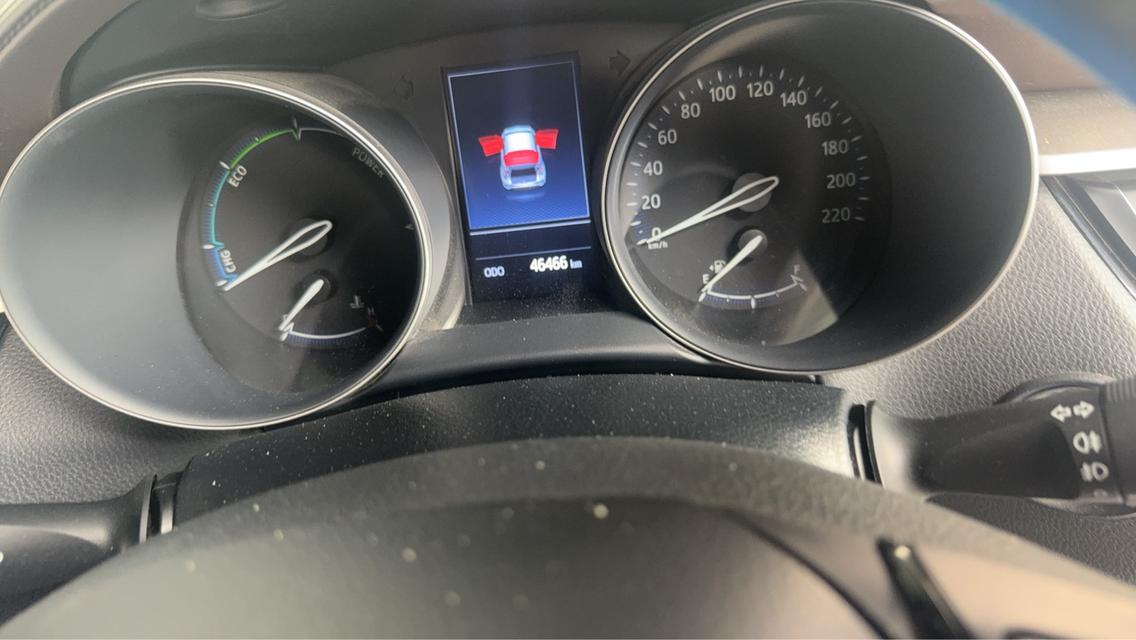 Toyota C-HR 1.8 Hev Premium Safety ปี2022  ไมล์ 46,xxxกม มือเดียว ยางปี2026 เพียง549,000บๅท รูปที่ 3