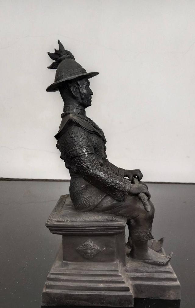 608.พระบรมรูปหล่อสมเด็จพระเจ้าตากสินมหาราช ทรงประทับนั่งบัลลังก์