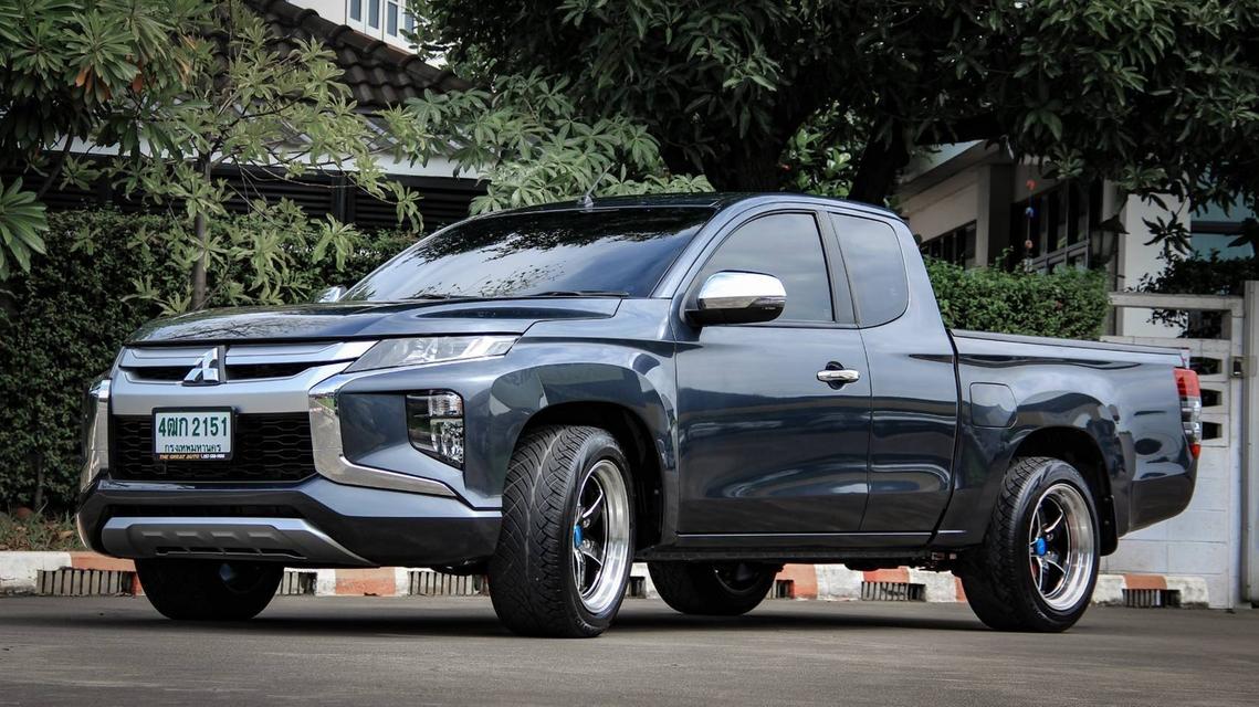 MITSUBISHI TRITON 2.5 GLX MEGA CAB ปี 2021 เครื่องยนต์ ดีเซล สีเทา เกียร์ ธรรมดา ไมล์เพียง 79,503 km.