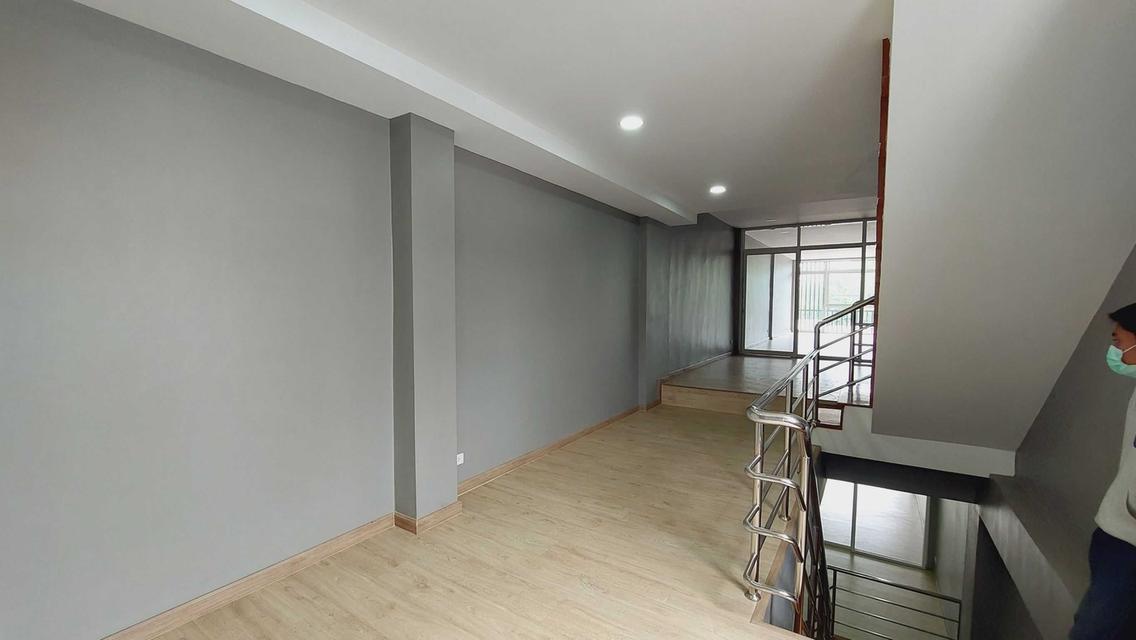 ขายอาคารพาณิชย์ 3.5 ชั้น ปรีดีพนมยงค์ (N.733) 6