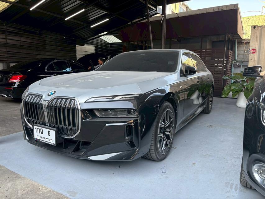 BMW 740ld m sport รถศูนย์ BMW Thailand