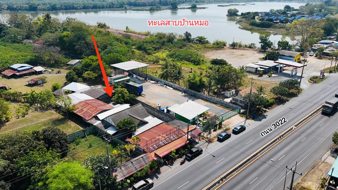 แบ่งขายบ้านพร้อมที่ดินเนื้อที่100ตรว. อยู่ติดถนนสายหลักสี่เลน พระพทธบาท-ท่าเรือ ห่างเซเว่นฯเพียง100ม.  อ.บ้านหมอ จ.สระบุรี สนใจติดต่อสอบถาม0936483890 4
