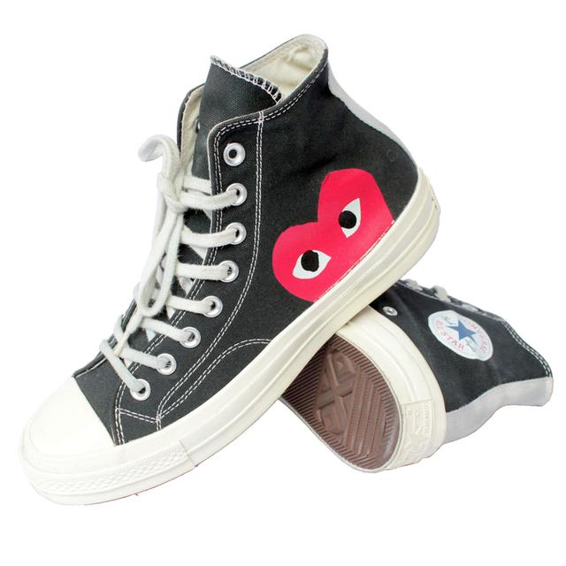 CONVERSE ผ้าใบหุ้มข้อมือสอง สีดำ ลายแดง สภาพเหมือนใหม่ จัดส่งฟรี!!! เก็บปลายทาง