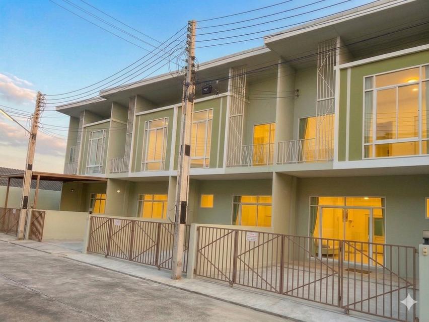 ขายทาว์นโฮม​2ชั้น​สไตล์​โมเดิร์น​ 1