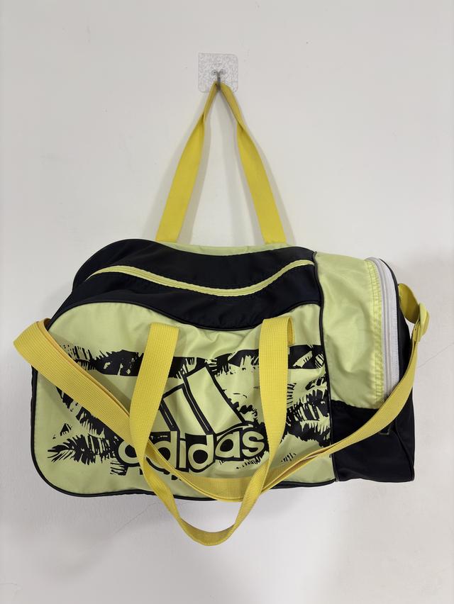 กระเป๋าใส่ของริมสระว่ายน้ำ Adidas สไตล์กระเป๋าบอสตัน สีเหลือง ขนาด16x8นิ้ว200฿กระเป๋าสำหรับสระว่ายน้ำใบนี้มีสองช่องหลักและช่องด้านในอีกหนึ่งช่อง รูปย่อยที่ 2