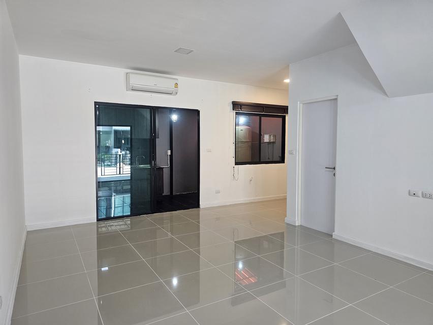 ทาวน์โฮม 2 ชั้น 3 ห้องนอน 2 ห้องน้ำ 10