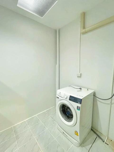 ให้เช่าทาวน์โฮม 2 ชั้น 16 ตร.วา. 130 ตร.ม. ม.นิด้า 3กม. แฮปปี้แลนด์ เดอะมอลล์ บางกะปิ 1.5กม. MRTแยกลำสาลี 2.1กม. เสนาวิล 7