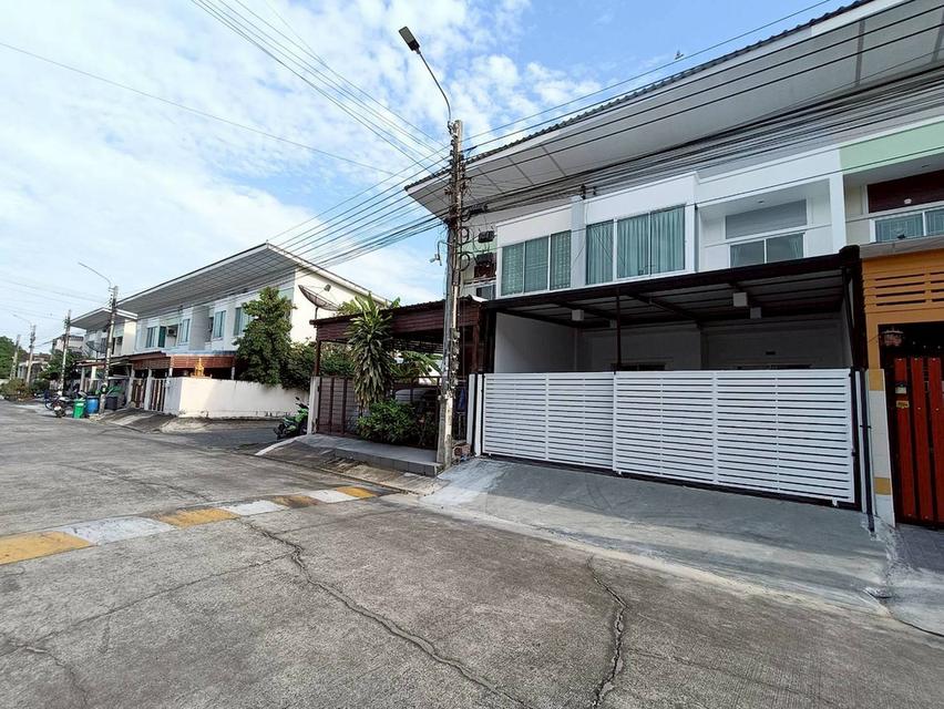 ทาวน์เฮ้าส์ หนองจอก ลาดกระบัง ฉลองกรุง หมู่บ้านราชพฤกษ์ นัดชมบ้าน 085-318-6868 คุณวา 4