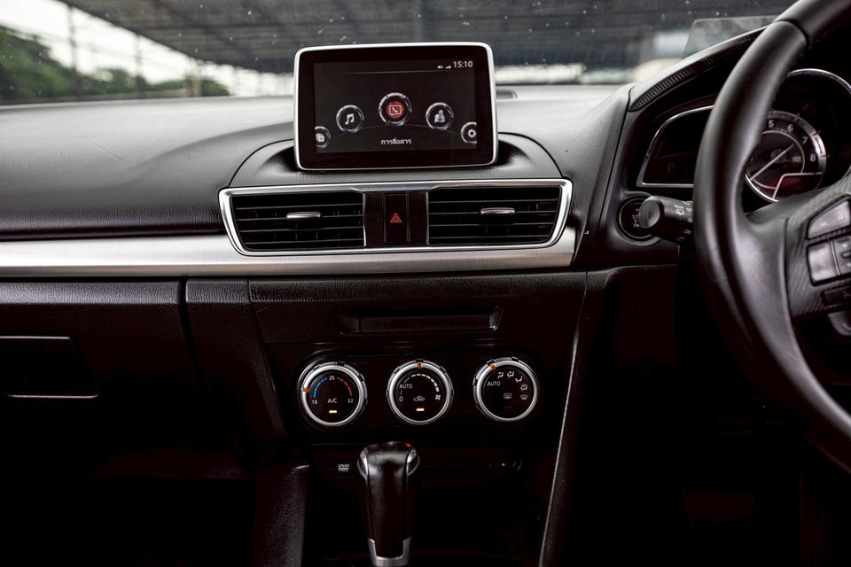 Mazda3 Skyactiv 2.0SP Hatchback ปี 2015 สีแดง  18