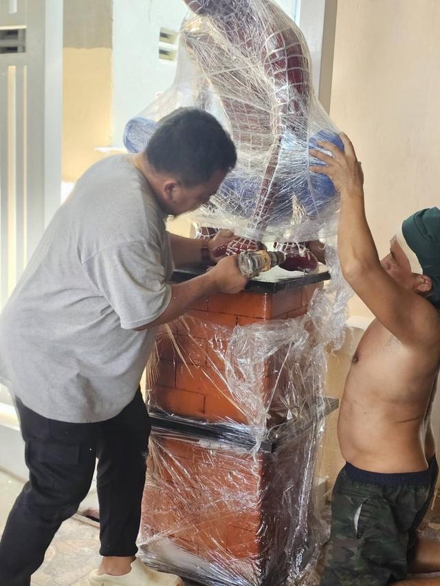 หุ่นรูปปั้น สไปเดอร์แมน สภาพใหม่มือหนึ่ง งานฝีมือ หุ่นโชว์ตกแต่งร้าน ต้อนรับแขก รูปย่อยที่ 3