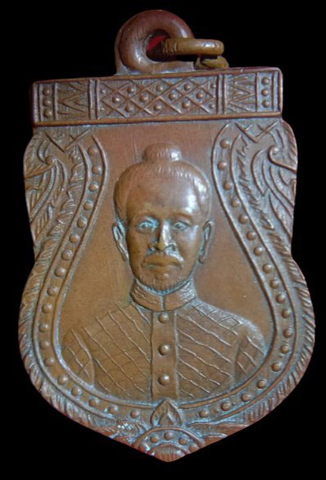 เหรียญเสมาสมเด็จพระนเรศวรรุ่นแรกด้านหลัง พระพุทธชินราช 1