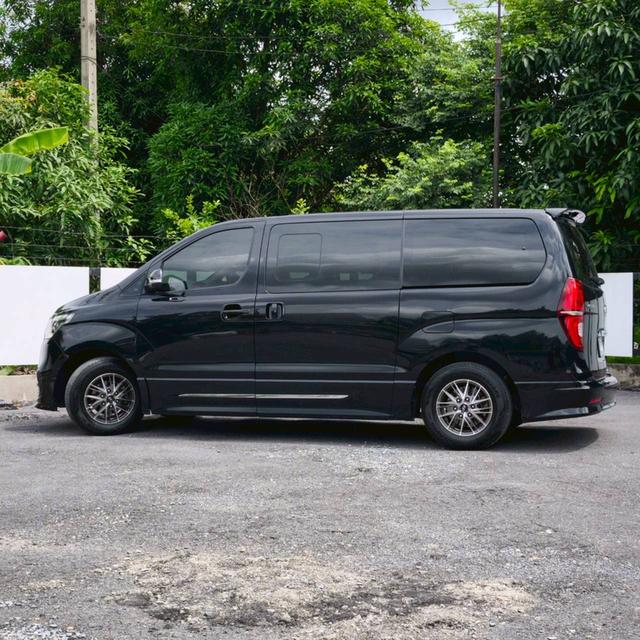 Hyundai H1 รุ่น 2.5 Elite ดีเซล เกียร์ออโต้ ปีจดทะเบียน 2021 15