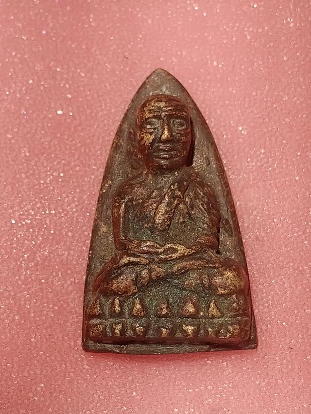 พระหลวงปุ่ทวดหลังเตารีดเนื้อสวยๆ