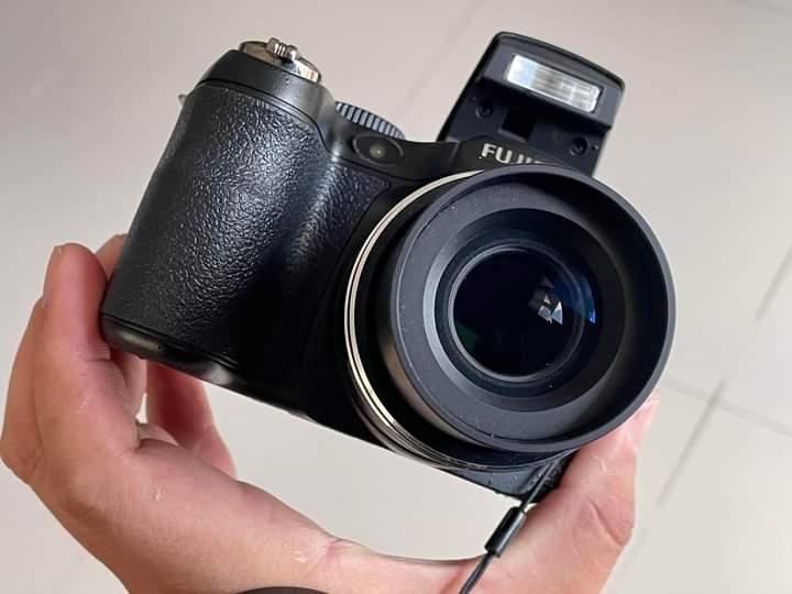 Fujifilm FinePix S1800 1