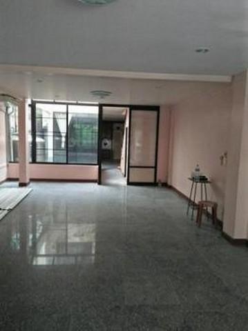 ให้เช่าทาวน์โฮม 3 ชั้น 28 ตรว. ซอยลาดพร้าว 69 เหมาะพักอาศัย หรือทำออฟฟิต ใกล้ MRT ลาดพร้าว 71