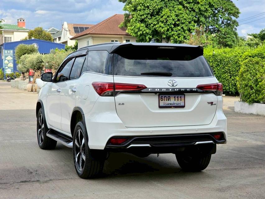 รหัสรถ PEAT608 🔥 สวยดุดัน TOYOTA FORTUNER 2.8 TRD Sportivo 2019 สีขาว รูปย่อยที่ 4