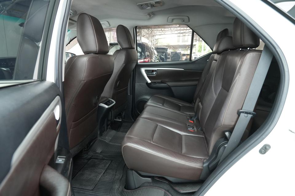 2017 TOYOTA FORTUNER 2.4 V 4WD SUV สีขาว ไมล์ 184315 กม. 13