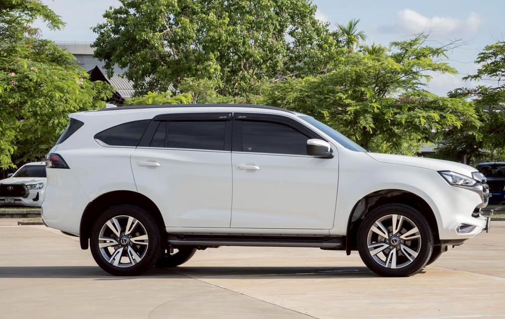 Isuzu MU-X  3.0 Ultimate 6AT 4×4 8