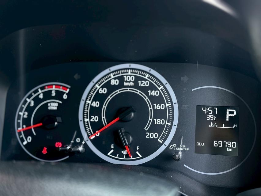 TOYOTA COMMUTER 2.8 2020  17