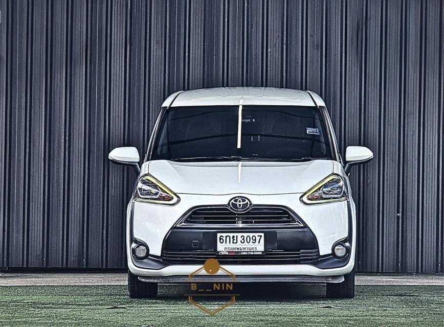 รถยนต์ toyota sienta