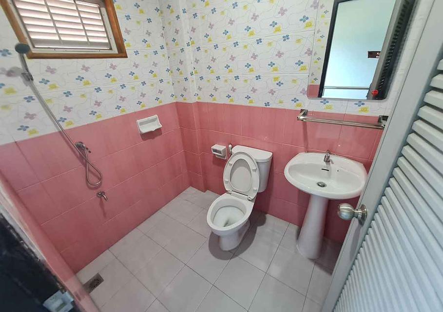 ตึกแถวติดถนนสายหลัก ใกล้ห้างแม็คโคร ขายถูกกว่าข้างเคียงแน่นอน สภาพดีมาก 9