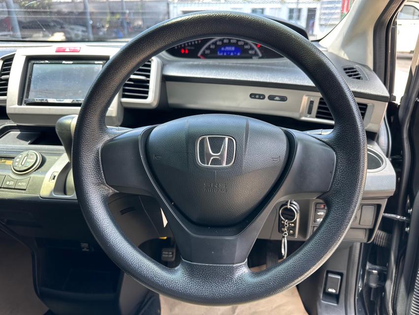 HONDA FREED 1.5SE 2013  9