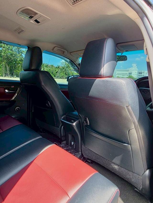 Toyota Fortuner 2.8TRD ปี18 9