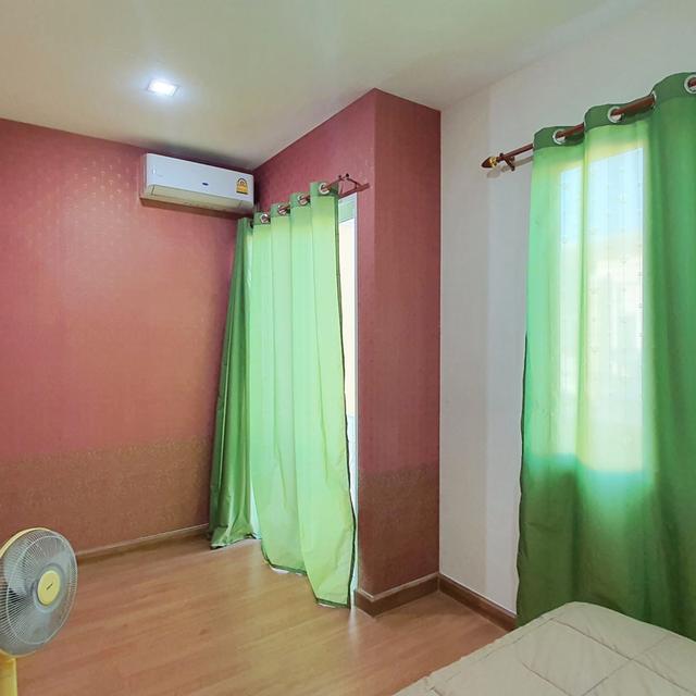 หมู่บ้านโกลเด้นทาวน์ ศรีนครินทร์ สุขุมวิท 17