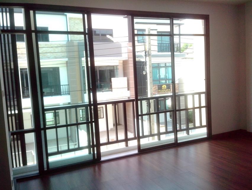 ขายทาวน์โฮม 3 ชั้น ทำเลรังสิต-ราชพฤกษ์ ในโครงการ Living Residence 5