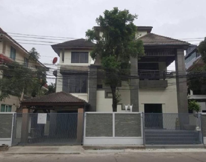 ให้เช่าอาคาร / Home Office 4.5 ชั้น ย่านทาวน์อินทาวน์ ถนนศรีวรา / หลังใหญ่ 122 ตารางวา / แอร์ 7 เครื่อง / จอดรถ 7 คัน 9