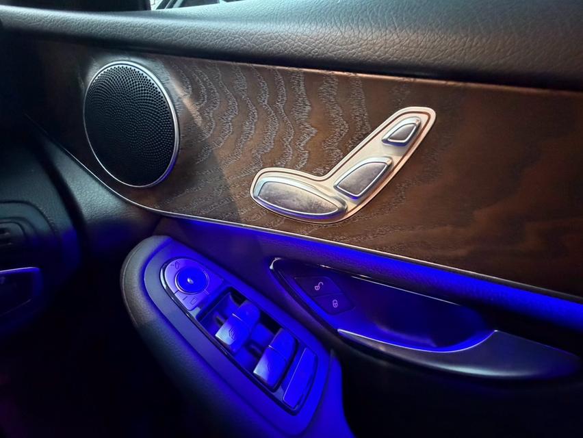 Mercedes-Benz GLC220d Avantgarde 2020 สีดำ รถสวยไมล์น้อย รูปที่ 14