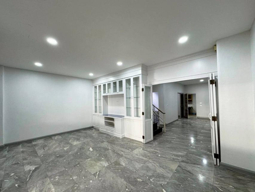 ให้เช่าทาวน์เฮาส์ 4 ชั้น 31.5 ตารางวา หมู่บ้านวราธรวิลล์ พัฒนาการ 44 2