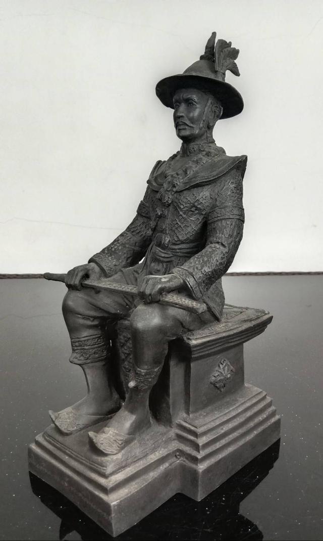 608.พระบรมรูปหล่อสมเด็จพระเจ้าตากสินมหาราช ทรงประทับนั่งบัลลังก์ 8